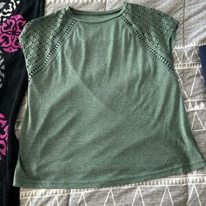 SHEIN T-shirt. Xl